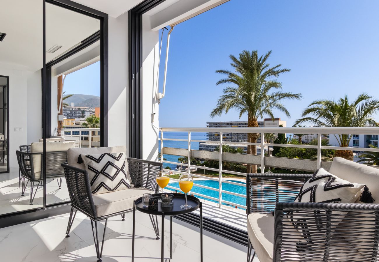Apartment in Torremolinos - 🖤🤍Black and White Beach – Boutique Apartment with Sea Views 🌊