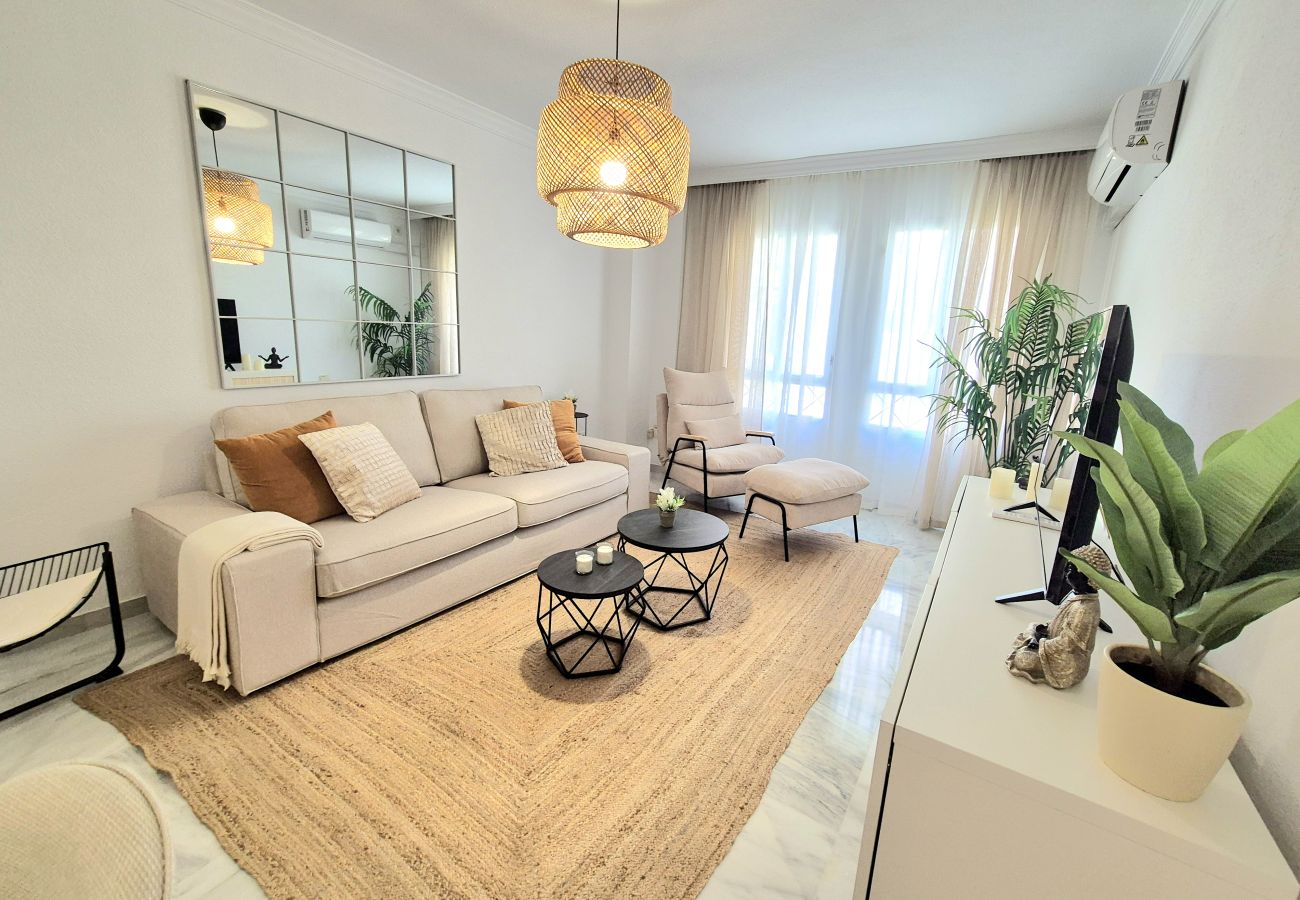 Apartment in Torremolinos - Spacious apartment with pool and parking in an authentic area of Torremolinos