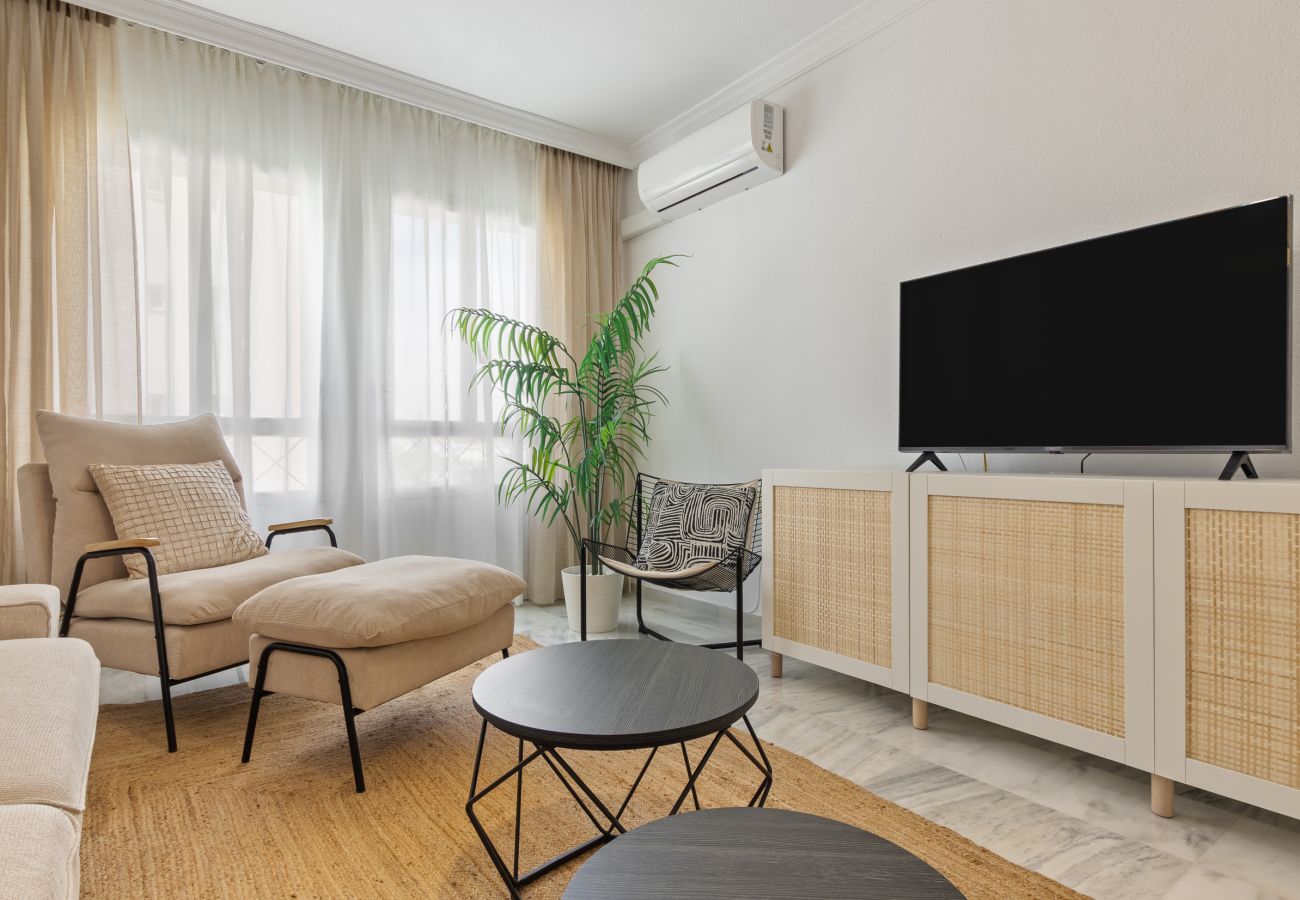 Apartment in Torremolinos - Spacious apartment with pool and parking 
