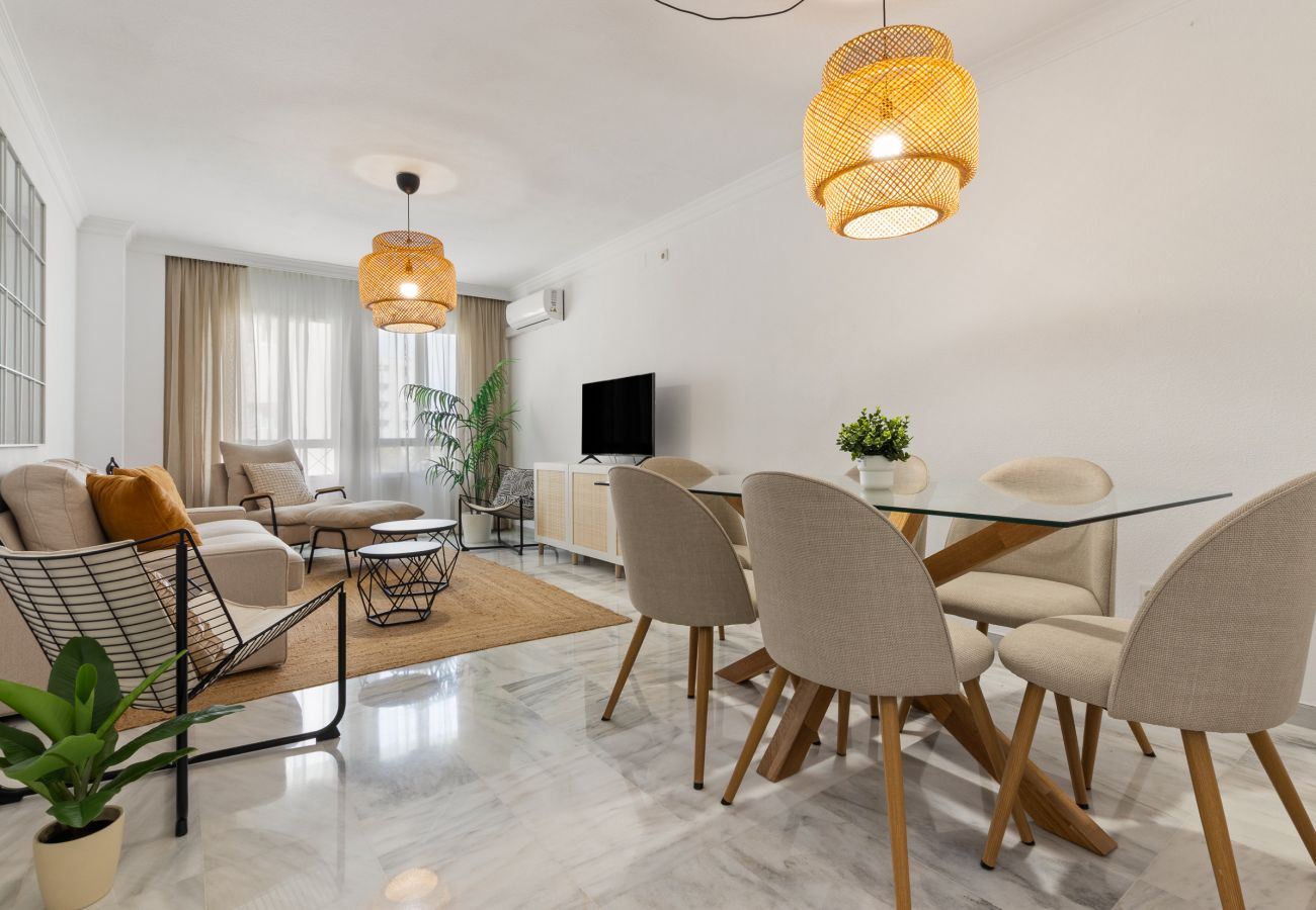Apartment in Torremolinos - Spacious apartment with pool and parking 