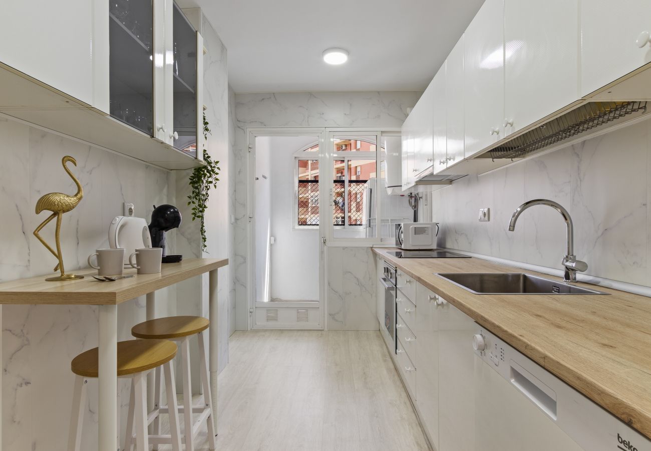 Apartment in Torremolinos - Spacious apartment with pool and parking 