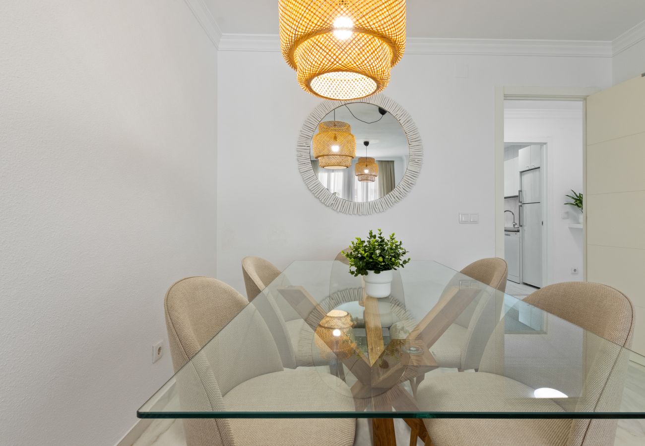 Apartment in Torremolinos - Spacious apartment with pool and parking 