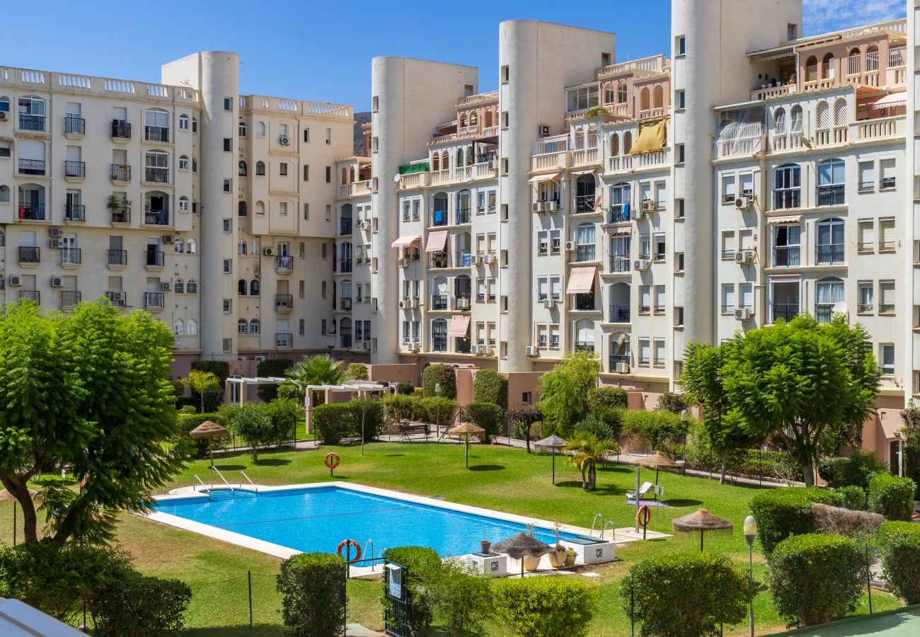 Apartment in Torremolinos - Spacious apartment with pool and parking 