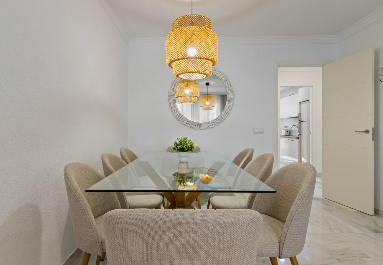 Apartment in Torremolinos - Spacious apartment with pool and parking 