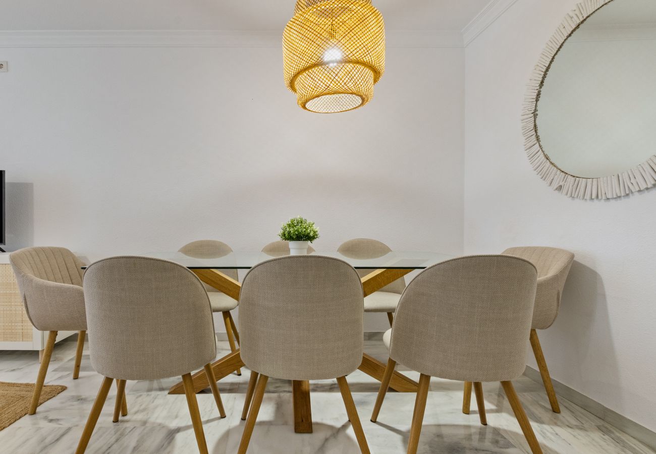 Apartment in Torremolinos - Spacious apartment with pool and parking 