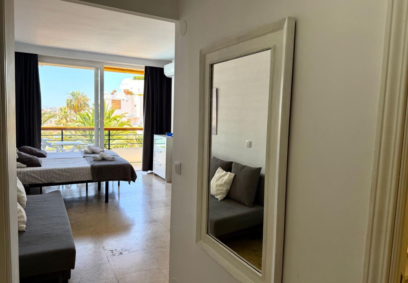 Studio in Torremolinos - Casa Ángeles - Terraza y vista al mar
