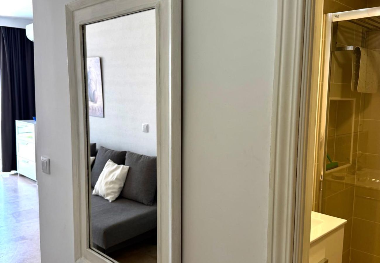 Studio in Torremolinos - Casa Ángeles - Terraza y vista al mar
