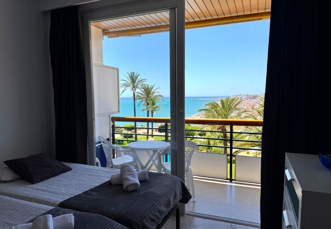 Studio in Torremolinos - Casa Ángeles - Terraza y vista al mar
