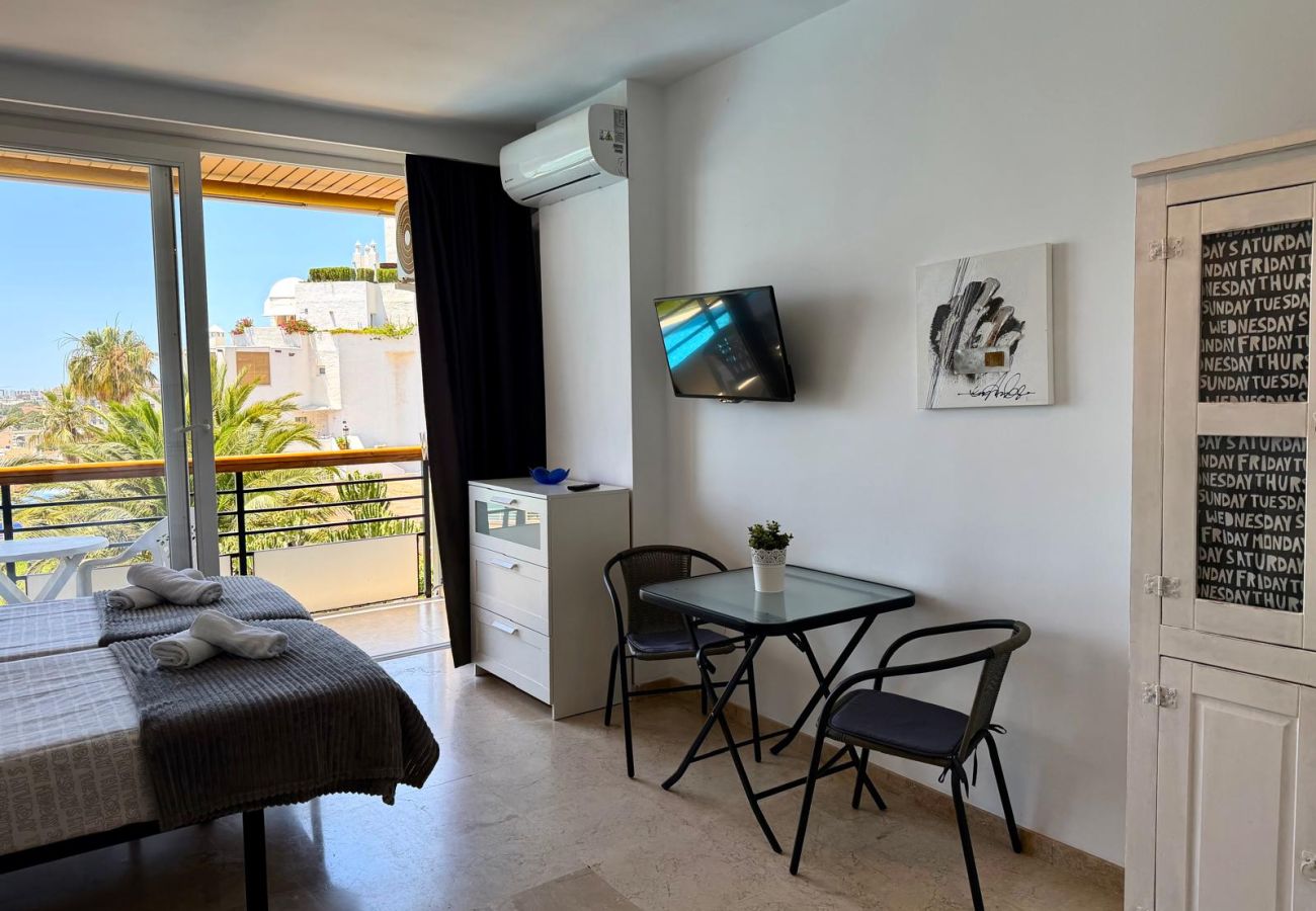 Studio in Torremolinos - Casa Ángeles - Terraza y vista al mar