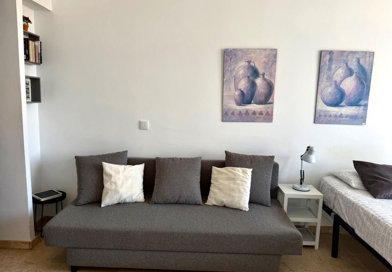 Studio in Torremolinos - Casa Ángeles - Terraza y vista al mar