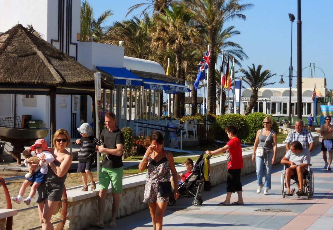 Appartement à Torremolinos - BOHO CHIC. Beach front.Free bikes.Pool