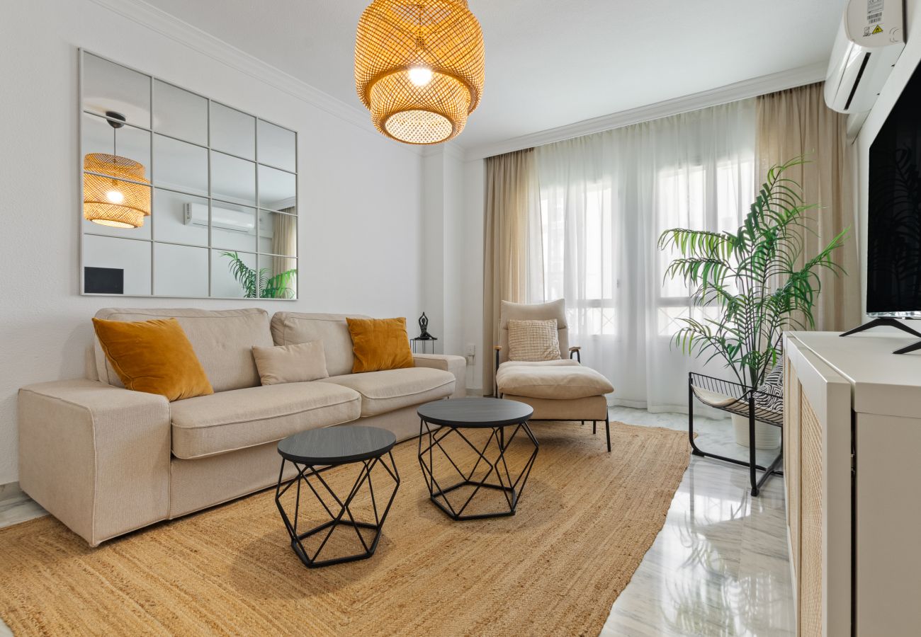 Appartement à Torremolinos - Amplio apartamento con piscina y parking 