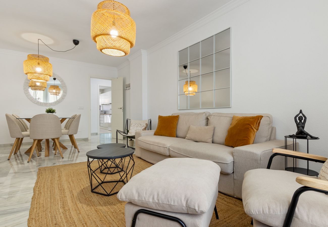 Appartement à Torremolinos - Amplio apartamento con piscina y parking 