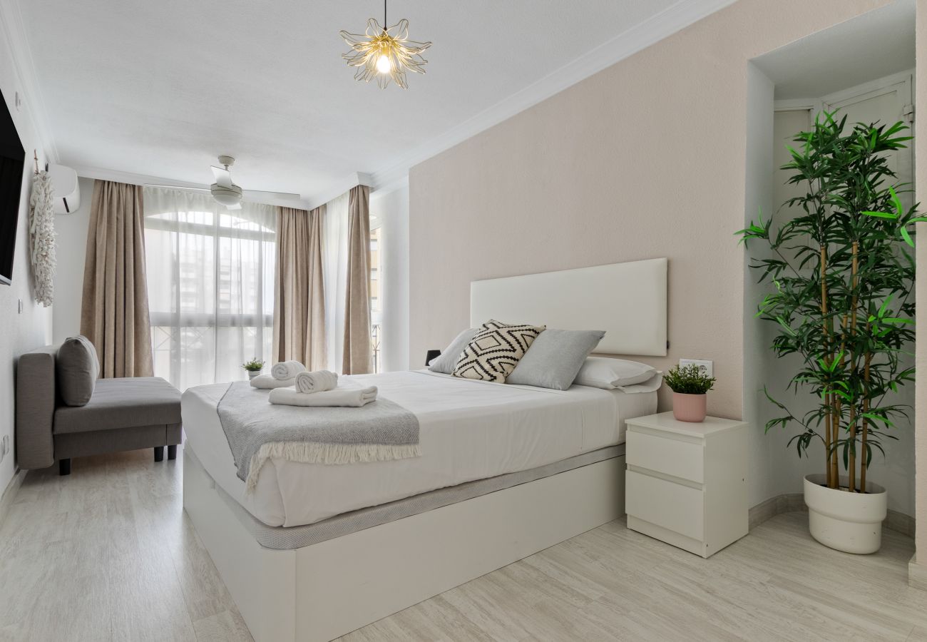 Appartement à Torremolinos - Amplio apartamento con piscina y parking 