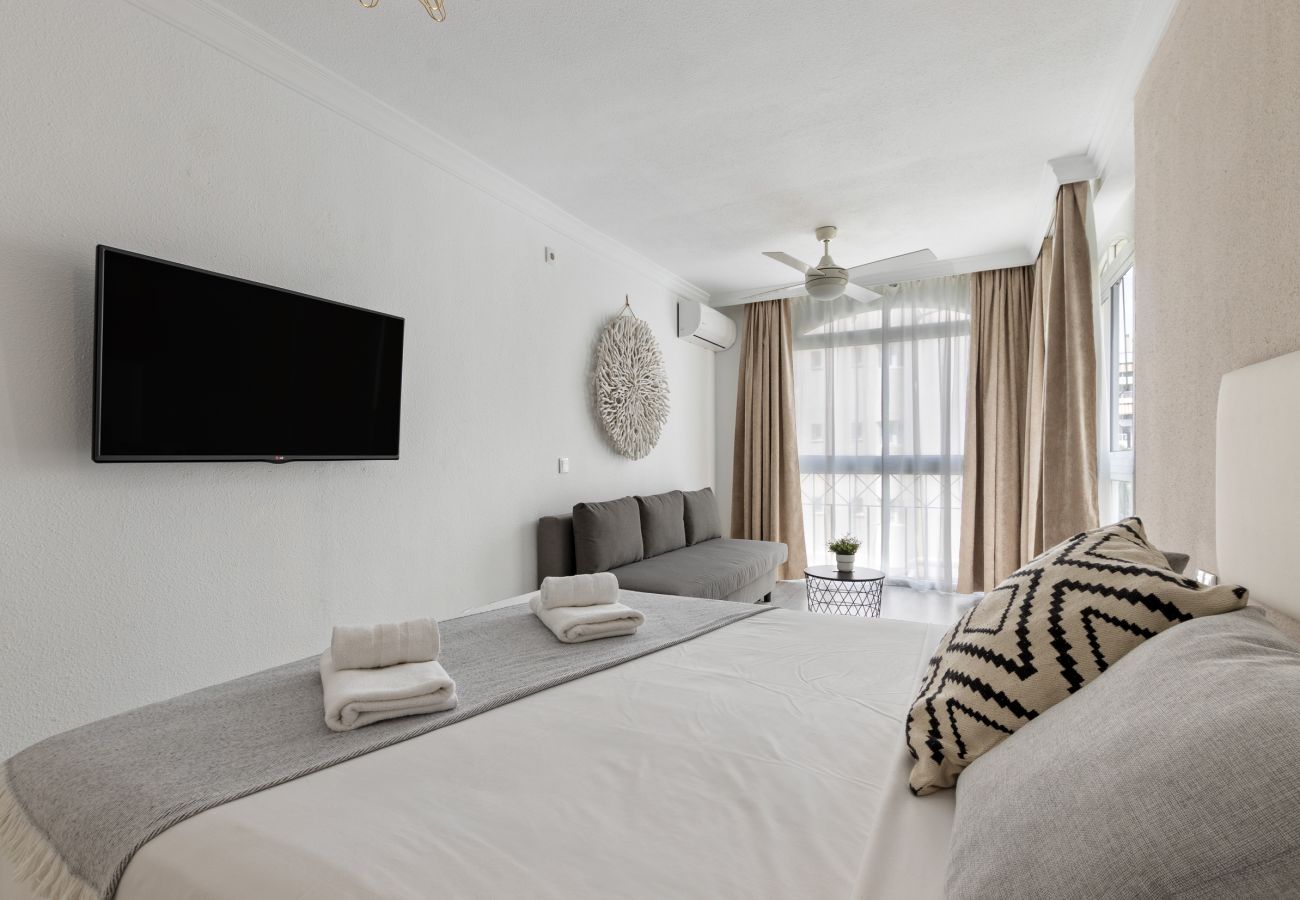 Appartement à Torremolinos - Amplio apartamento con piscina y parking 
