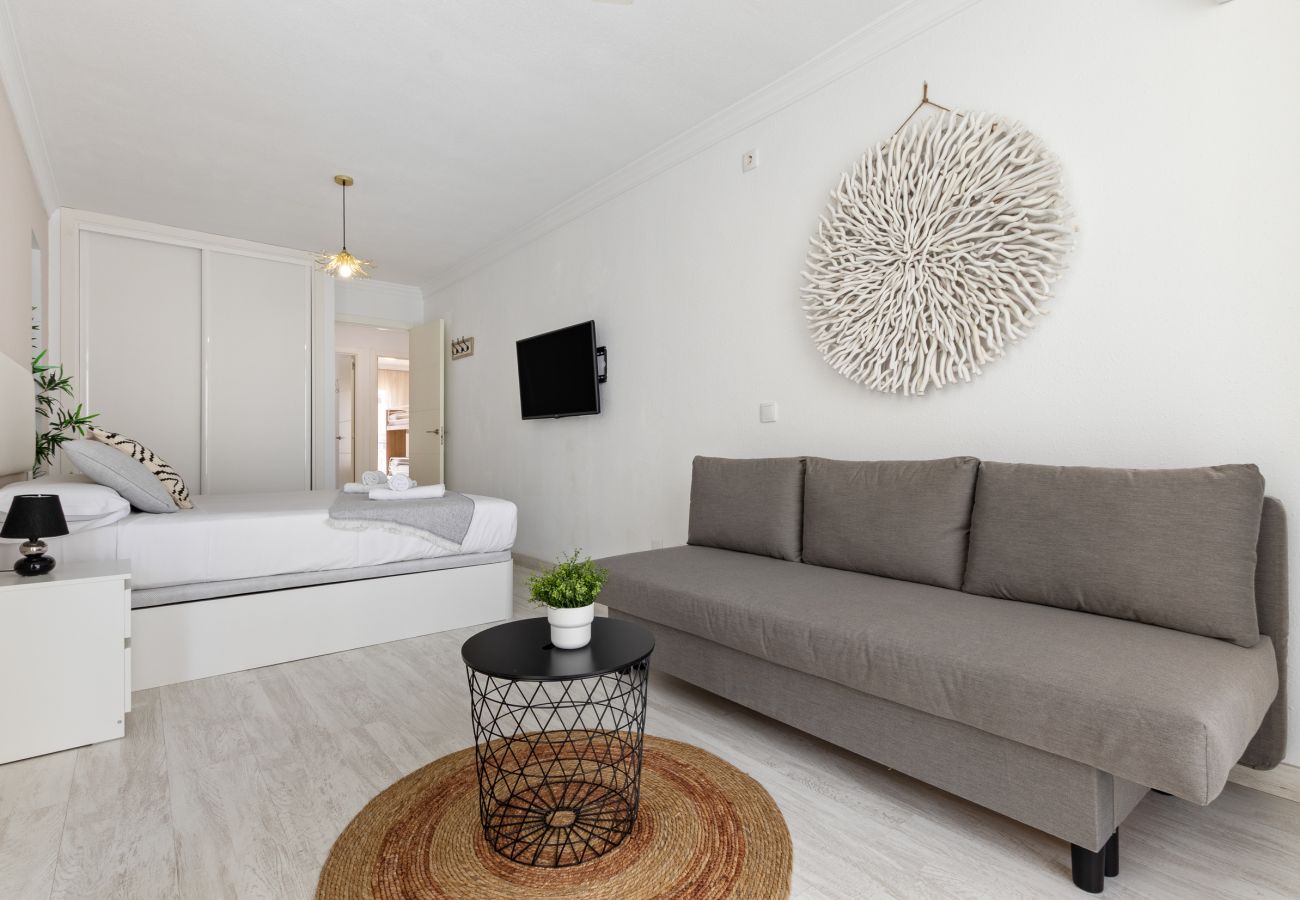 Appartement à Torremolinos - Amplio apartamento con piscina y parking 