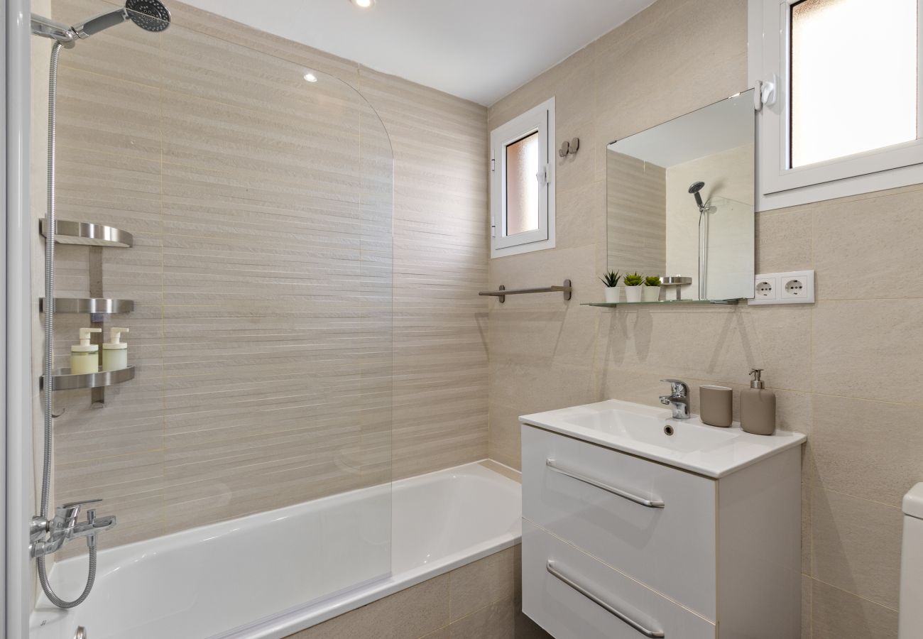 Appartement à Torremolinos - Amplio apartamento con piscina y parking 