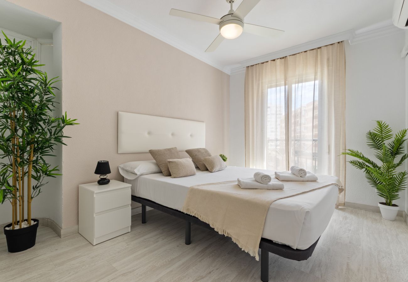Appartement à Torremolinos - Amplio apartamento con piscina y parking 