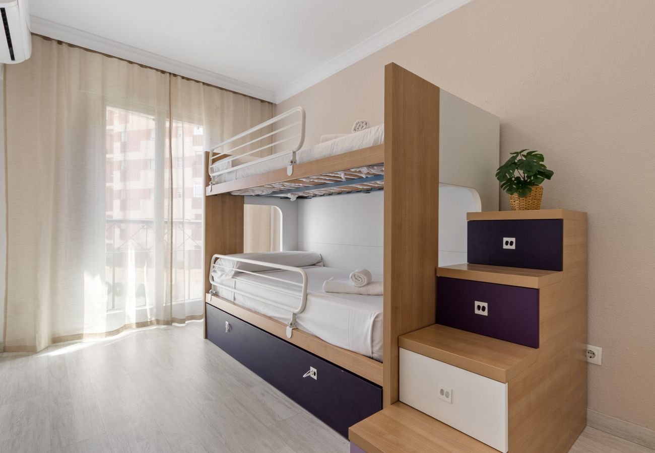 Appartement à Torremolinos - Amplio apartamento con piscina y parking 