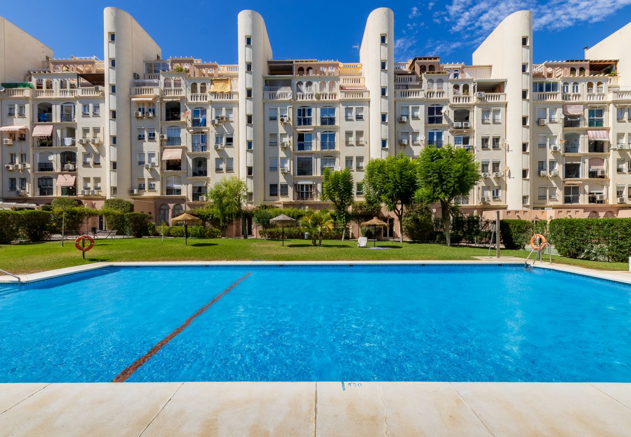 Appartement à Torremolinos - Amplio apartamento con piscina y parking 
