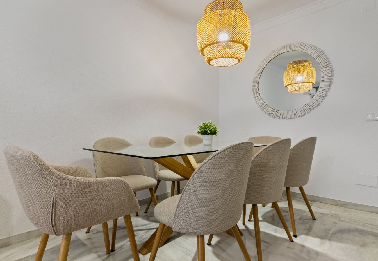 Appartement à Torremolinos - Amplio apartamento con piscina y parking 